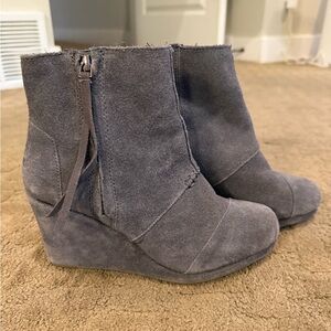 TOMS Gray Suede Wedge Booties with Zipper! Near perfect condition!! 🩶🩶